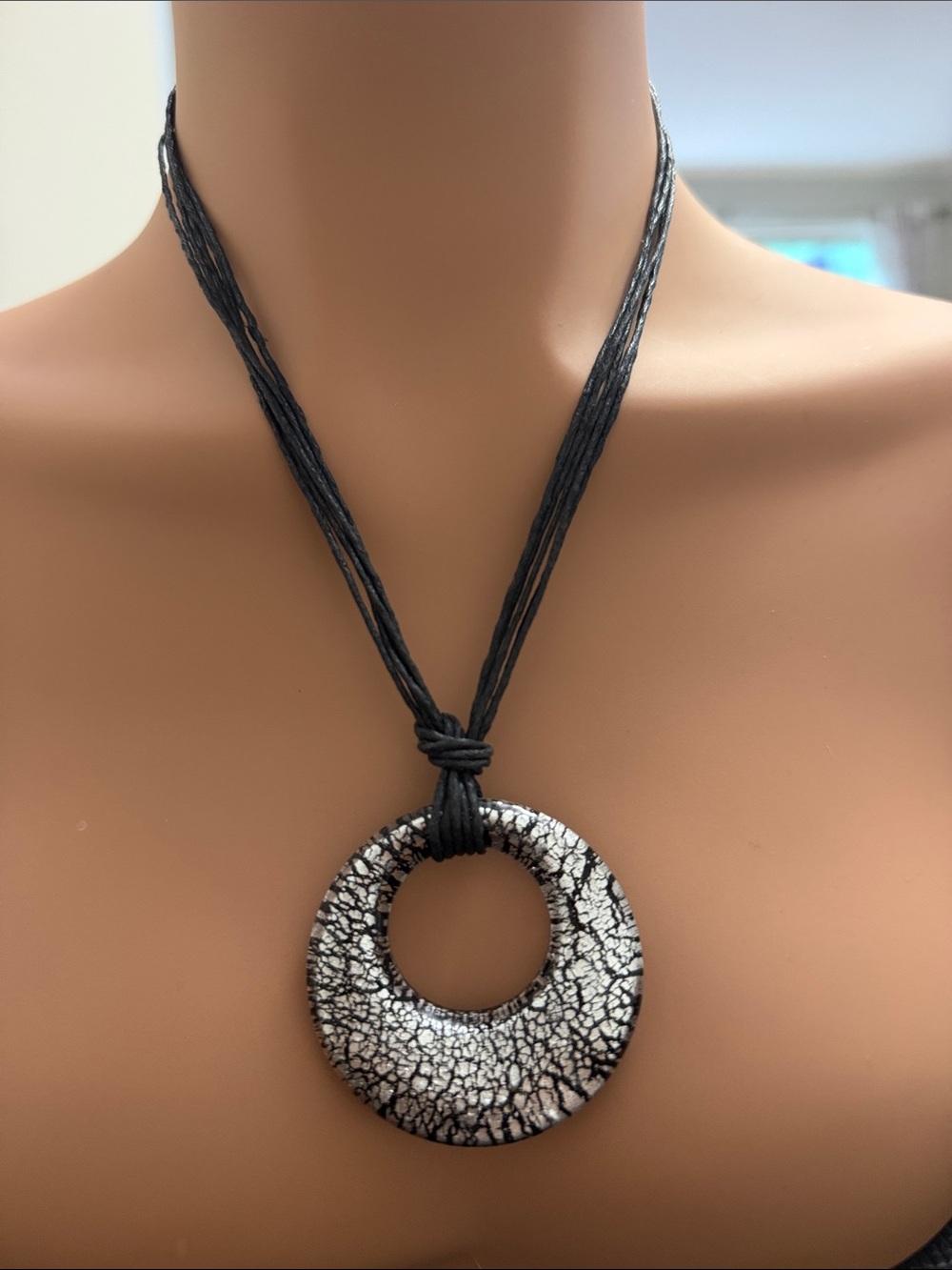 Source Unknown Black and White Crackle Ring Pendant Necklace